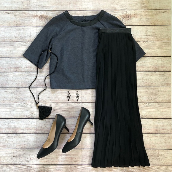 Banana Republic Tops - Banana Republic Crop Top Size XS